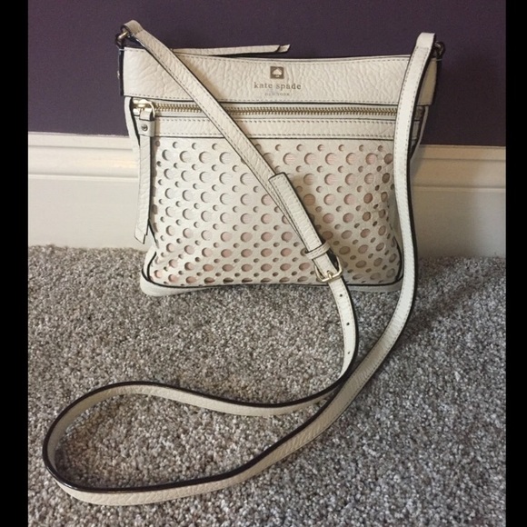 kate spade Handbags - ♠️Kate Spade white crossbody